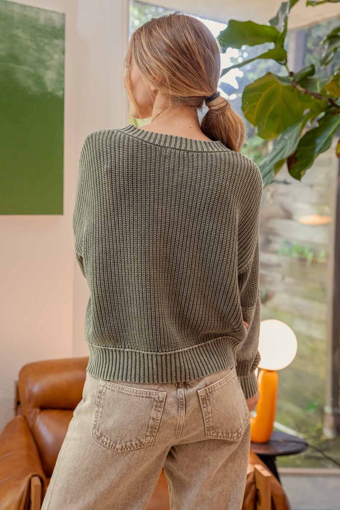 WASHED HENLEY CHUNKY KNIT SWEATER: OLIVE