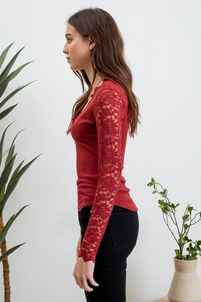 LACE TRIM V NECK LONG SLEEVE KNIT TOP: BURGUNDY